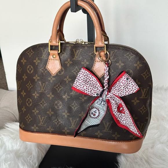 Louis Vuitton Monogram Alma Handbag - Picture 2 of 16
